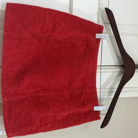 Red mini skirt - Picture 3 of 3